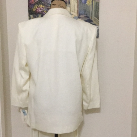 Vintage Oversized White Blazer with Shoulder Pads & Pastel Chiffon Detail (NWT) - Picture 3 of 9